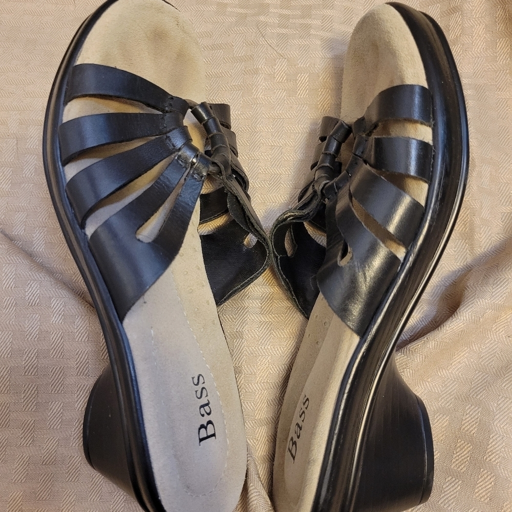 Bass black sandals